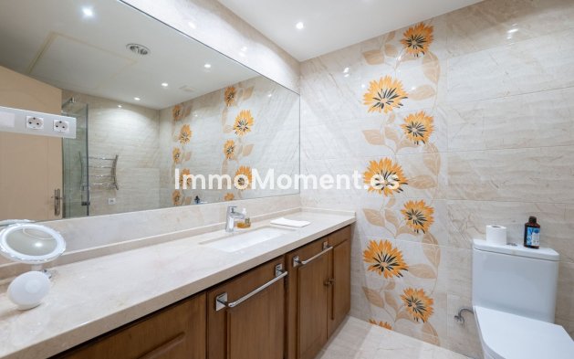 Resale - Apartment - Marbella - Puerto Banús