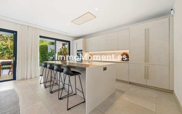 Resale - Villa - Marbella - Nueva Andalucía