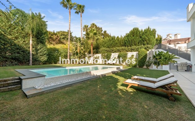 Resale - Villa - Marbella - Nueva Andalucía
