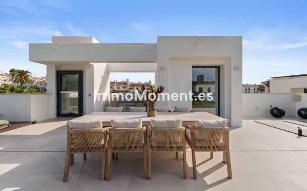 Resale - Villa - Marbella - Nueva Andalucía