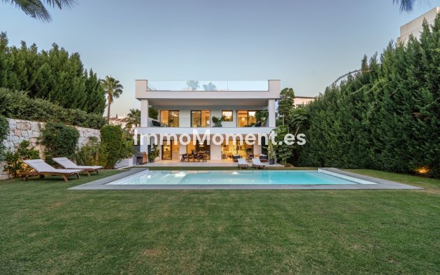 Resale - Villa - Marbella - Nueva Andalucía
