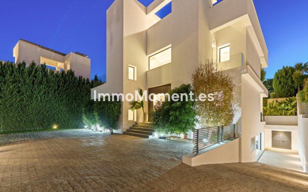 Resale - Villa - Marbella - Nueva Andalucía