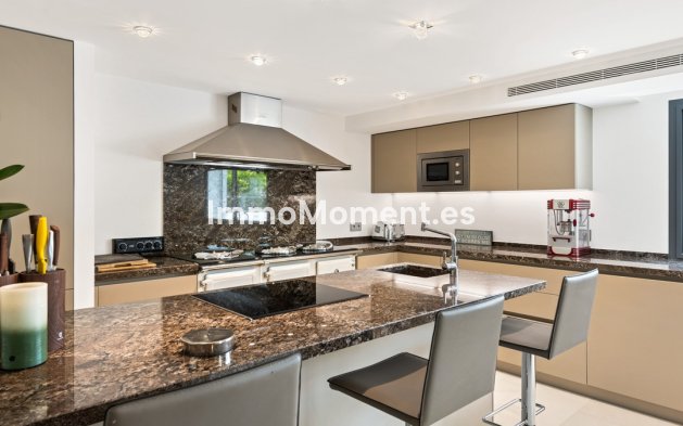 Wiederverkauf - Villa - Marbella - Nueva Andalucía