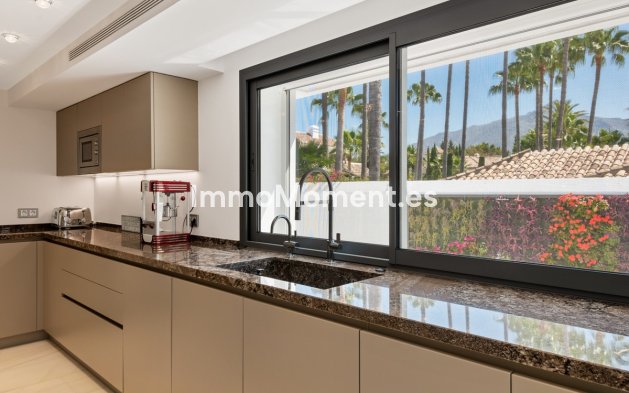 Wiederverkauf - Villa - Marbella - Nueva Andalucía