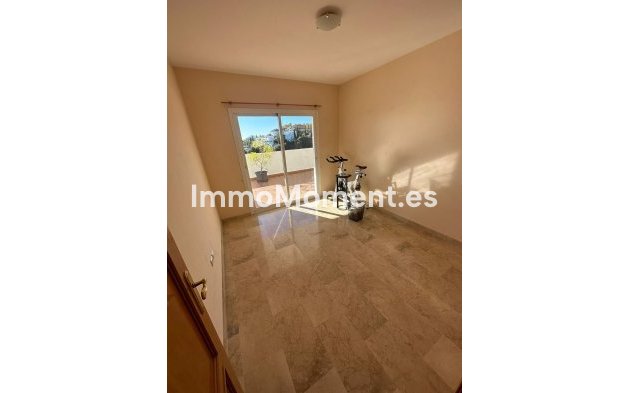 Resale - Apartment - Estepona - Selwo
