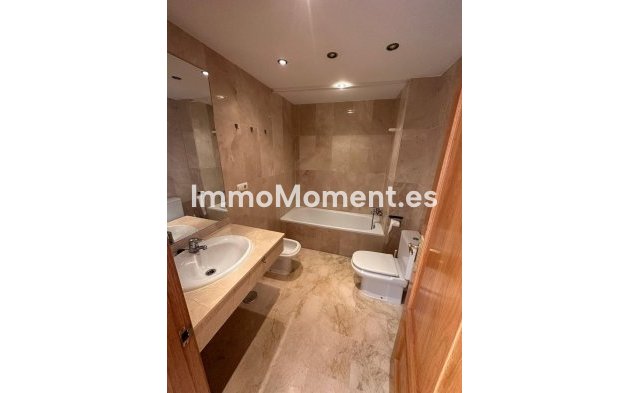 Resale - Apartment - Estepona - Selwo