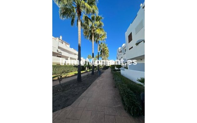 Resale - Apartment - Estepona - Selwo