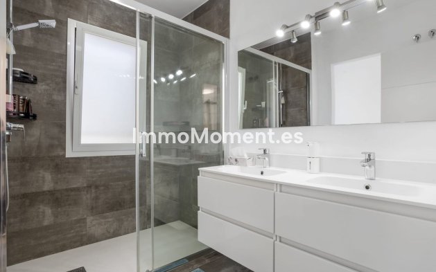 Bestaande woning - Geschakelde woning - Estepona  - Estepona Centro