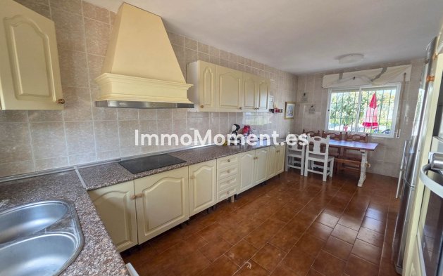 Bestaande woning - Villa - Estepona  - Estepona Centro