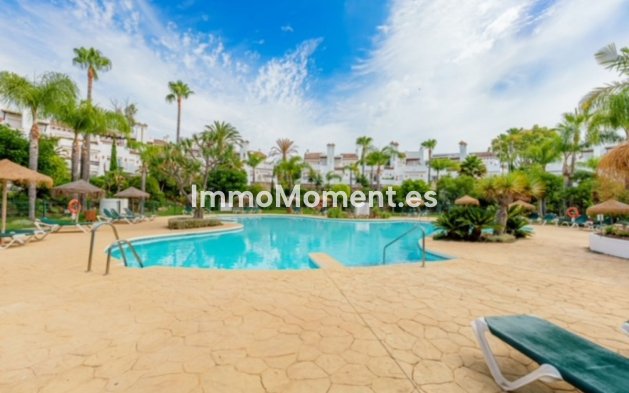 Bestaande woning - Geschakelde woning - Estepona  - Estepona Centro