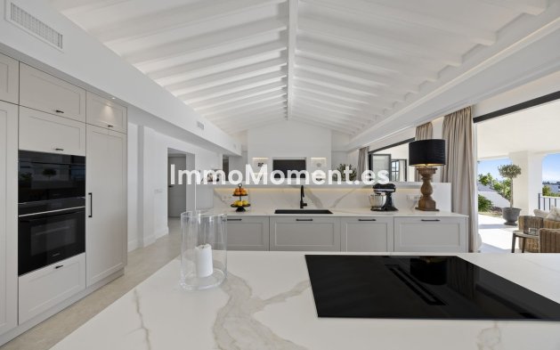 Resale - Villa - El Paraiso - New Golden Mile