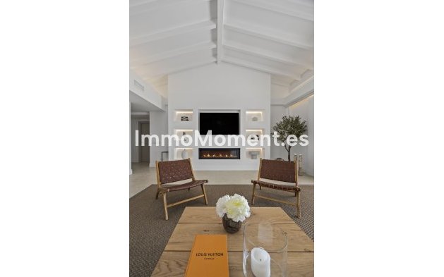 Resale - Villa - El Paraiso - New Golden Mile