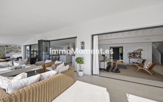 Resale - Villa - El Paraiso - New Golden Mile