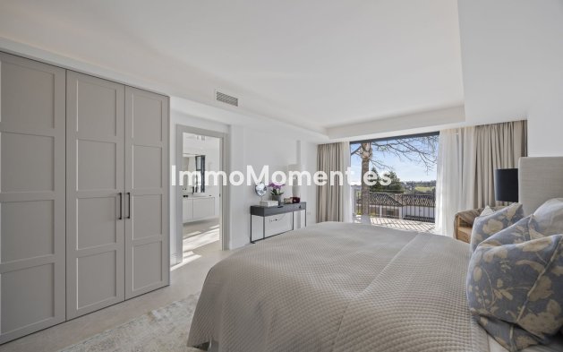 Resale - Villa - El Paraiso - New Golden Mile