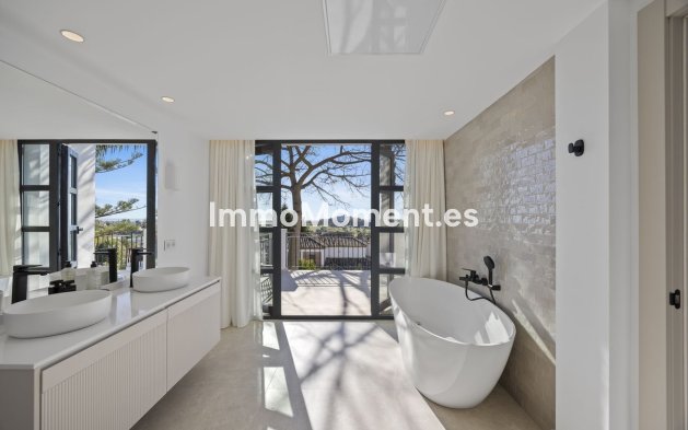 Resale - Villa - El Paraiso - New Golden Mile
