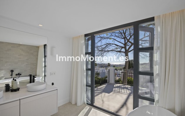 Resale - Villa - El Paraiso - New Golden Mile