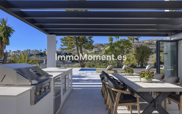 Resale - Villa - El Paraiso - New Golden Mile