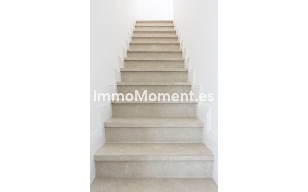 Resale - Villa - El Paraiso - New Golden Mile