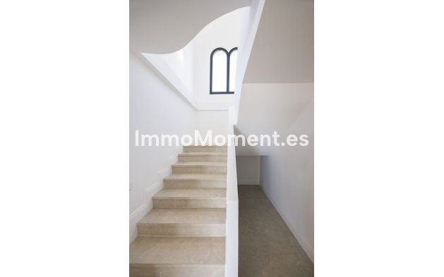 Resale - Villa - El Paraiso - New Golden Mile