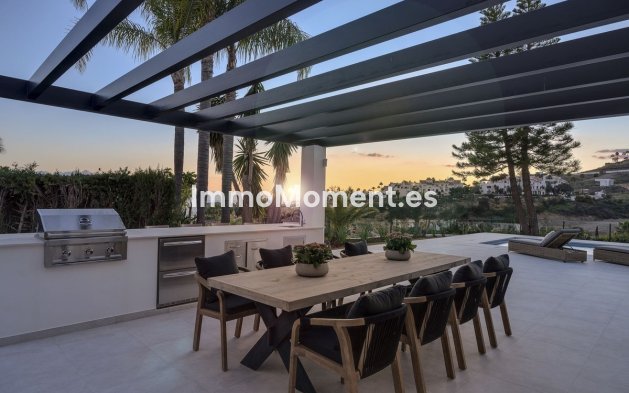 Resale - Villa - El Paraiso - New Golden Mile