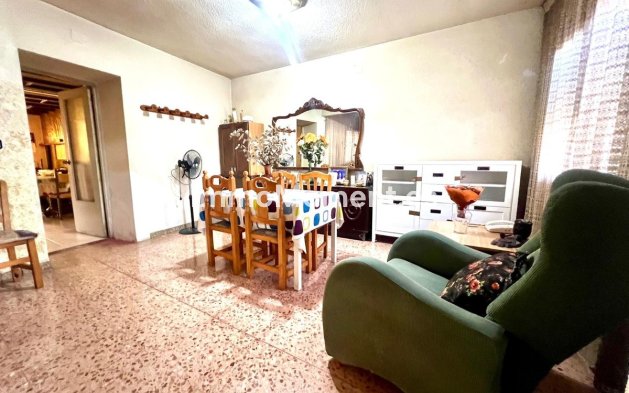 Revente - Maison mitoyenne - Pinoso - Pinoso Centro