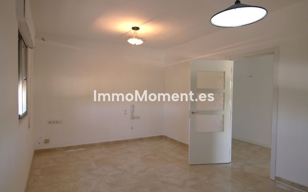 Wiederverkauf - Villa -   Inländisch - Alora