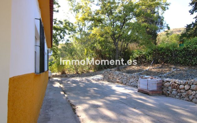 Wiederverkauf - Villa -   Inländisch - Alora