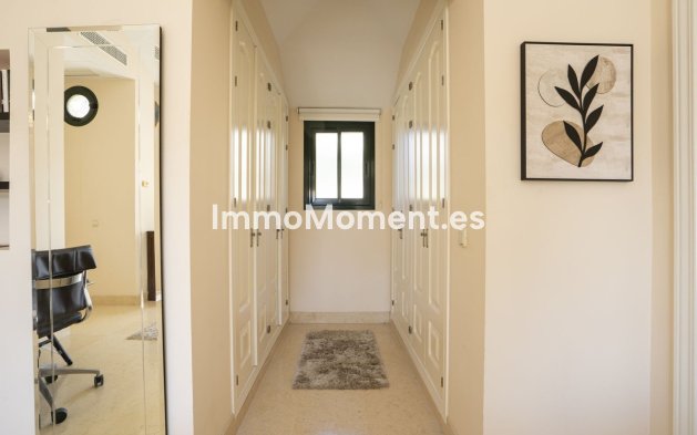 Resale - Apartment - Benahavís - Benahavís Centro