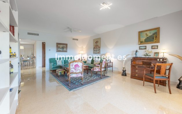 Resale - Apartment - Benahavís - Benahavís Centro