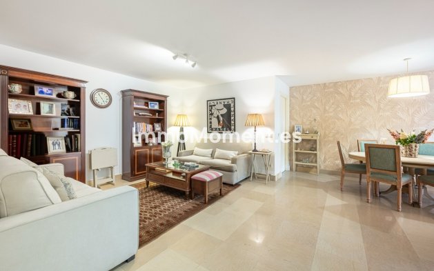 Resale - Apartment - Benahavís - Benahavís Centro