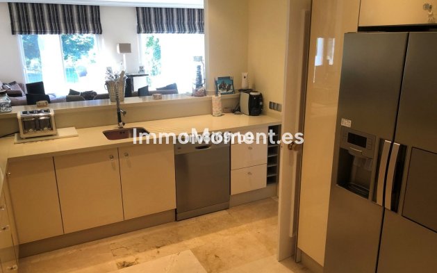 Resale - Villa - Estepona - Benamara