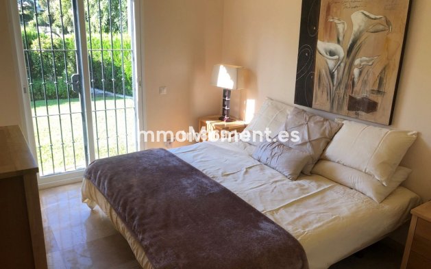 Resale - Villa - Estepona - Benamara