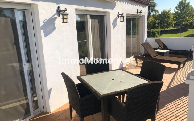 Resale - Villa - Estepona - Benamara