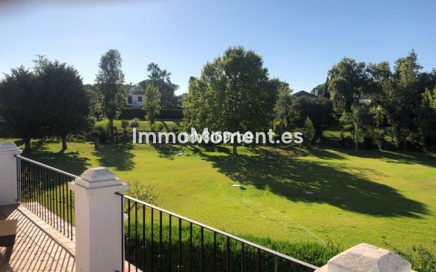Resale - Villa - Estepona - Benamara