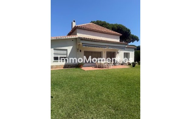 Resale - Villa - Estepona - Benamara