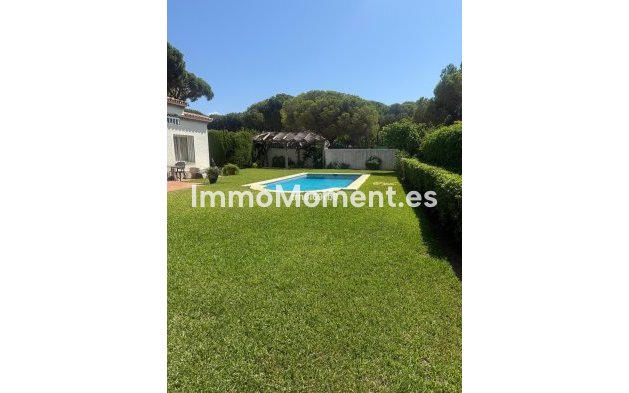 Resale - Villa - Estepona - Benamara