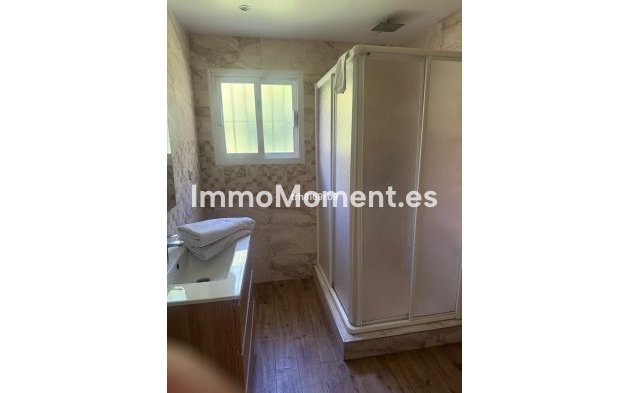 Resale - Villa - Estepona - Benamara