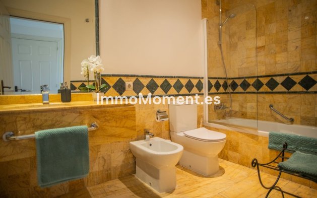 Resale - Apartment - Estepona - Cancelada