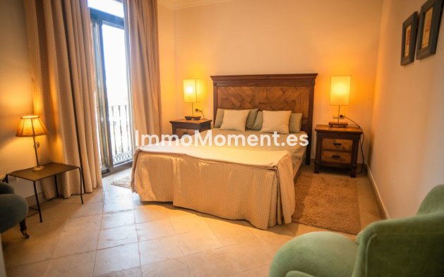 Resale - Apartment - Estepona - Cancelada