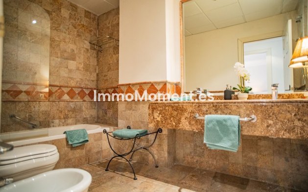 Resale - Apartment - Estepona - Cancelada