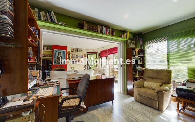 Resale - Apartment - Marbella - Elviria