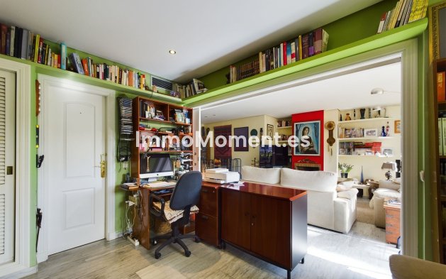 Resale - Apartment - Marbella - Elviria