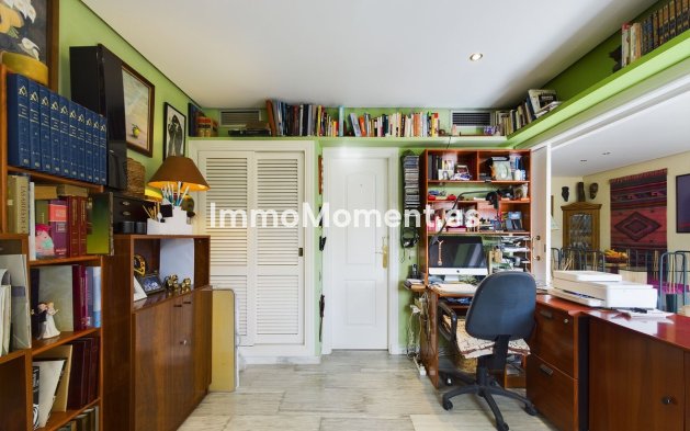 Resale - Apartment - Marbella - Elviria