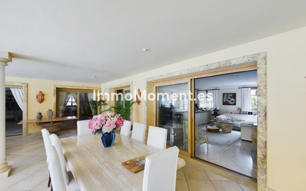 Resale - Villa - Marbella - Nueva Andalucía