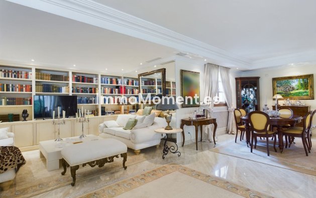 Resale - Villa - Marbella - Nueva Andalucía