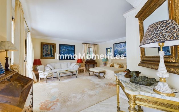 Resale - Villa - Marbella - Nueva Andalucía