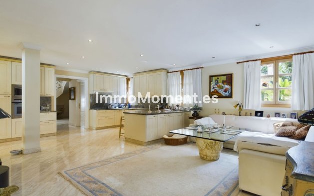 Resale - Villa - Marbella - Nueva Andalucía