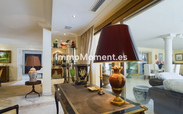 Resale - Villa - Marbella - Nueva Andalucía