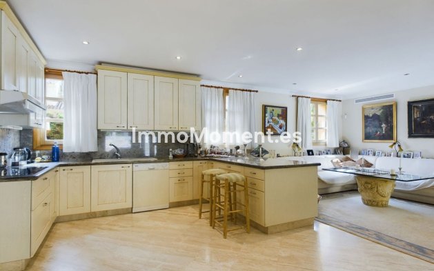 Resale - Villa - Marbella - Nueva Andalucía