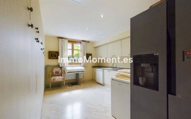 Resale - Villa - Marbella - Nueva Andalucía